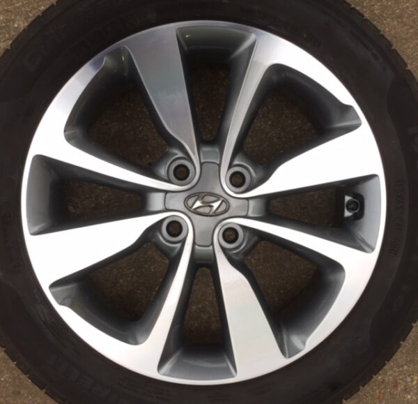 HYUNDAI i20 GREY METALLIC (24-00-163)