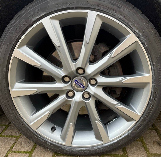 VOLVO SILVER BLUE METALLIC (24-00-26)