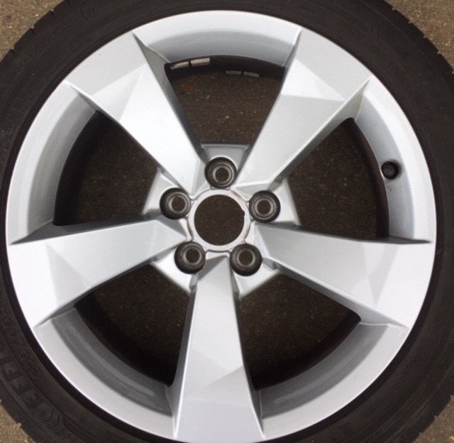 AUDI A1 FINE SILVER (20-00-53)