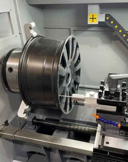 XTRON M215 CNC LATHE - Image 2